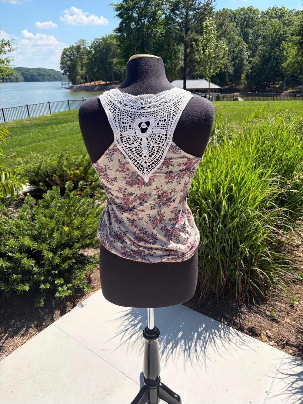 Love Scene Floral Crochet Back Tank Top Boho Cottagecore Medium - Picture 2 of 3